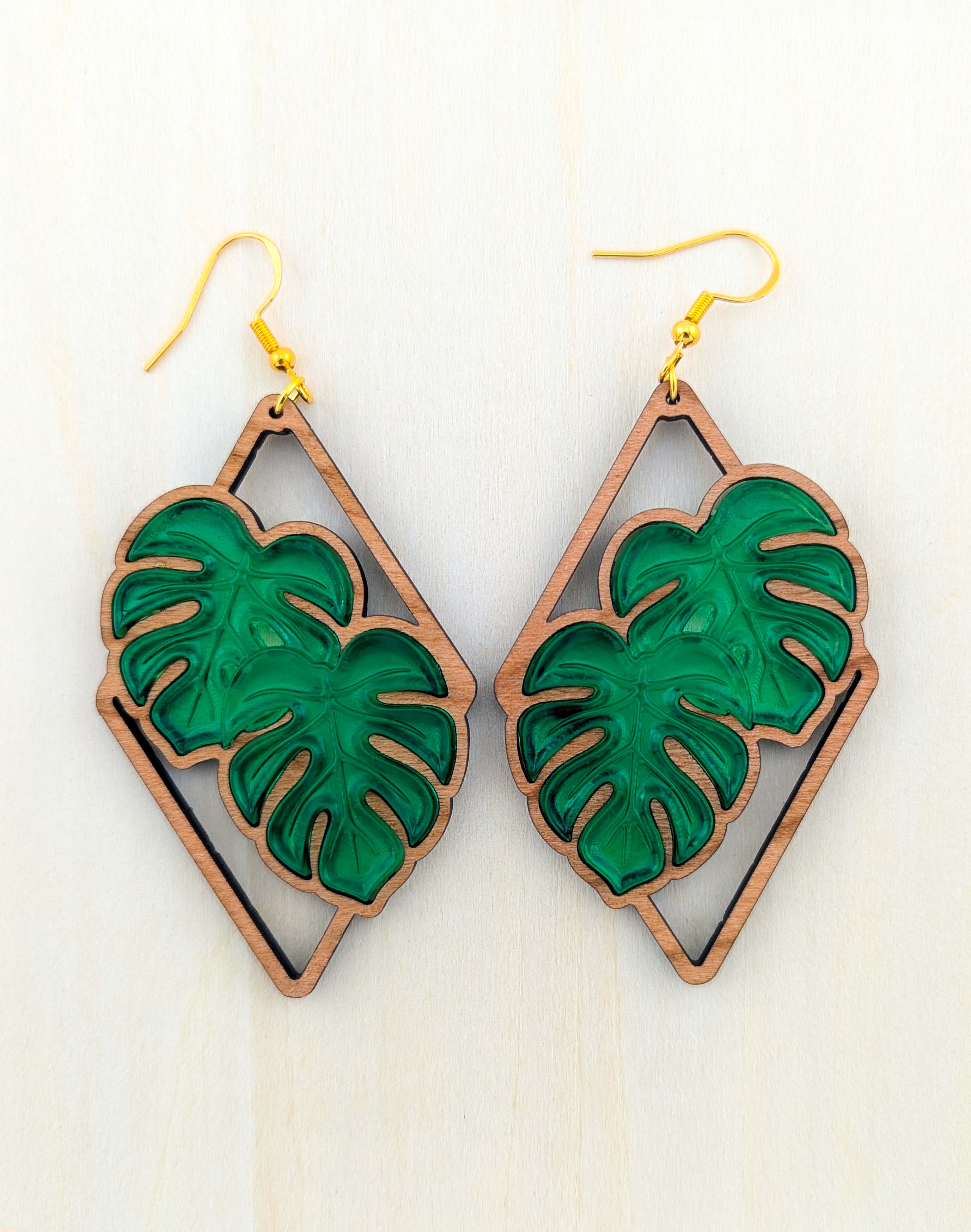 Monstera Earrings – Light Cherry